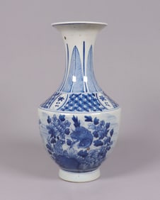Chinese fine b/w vase