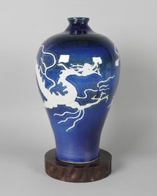 Chinese fine dragon vase