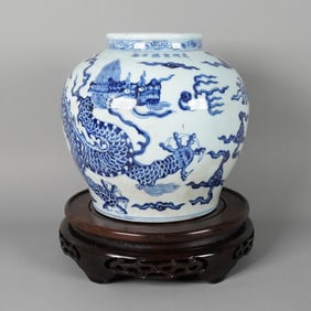 Chinese large b/w dragon jar