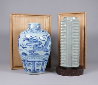 Lots Chinese fine vase with box