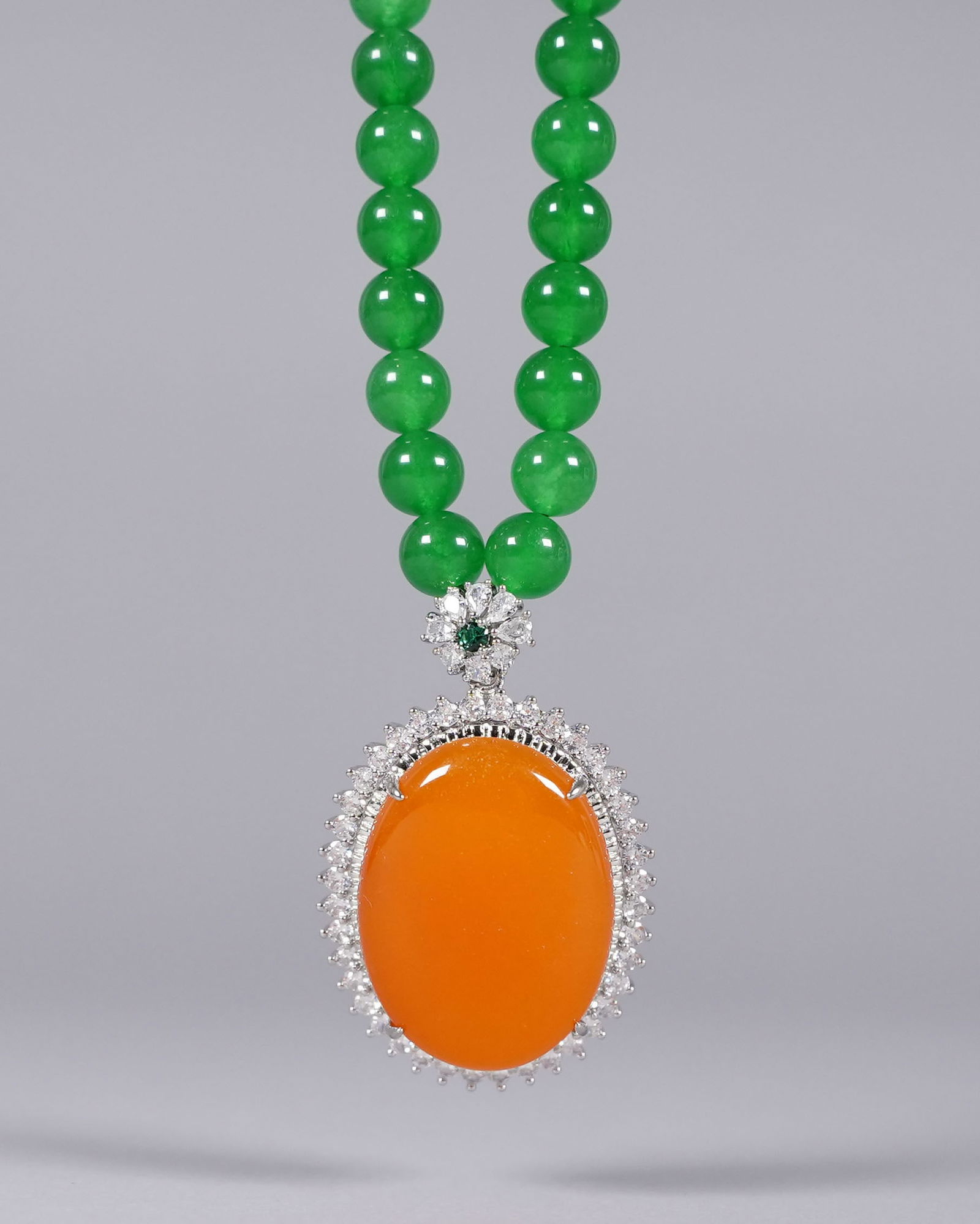 Chinese fine beaded necklace: Chinese fine beaded necklace, ungraded.