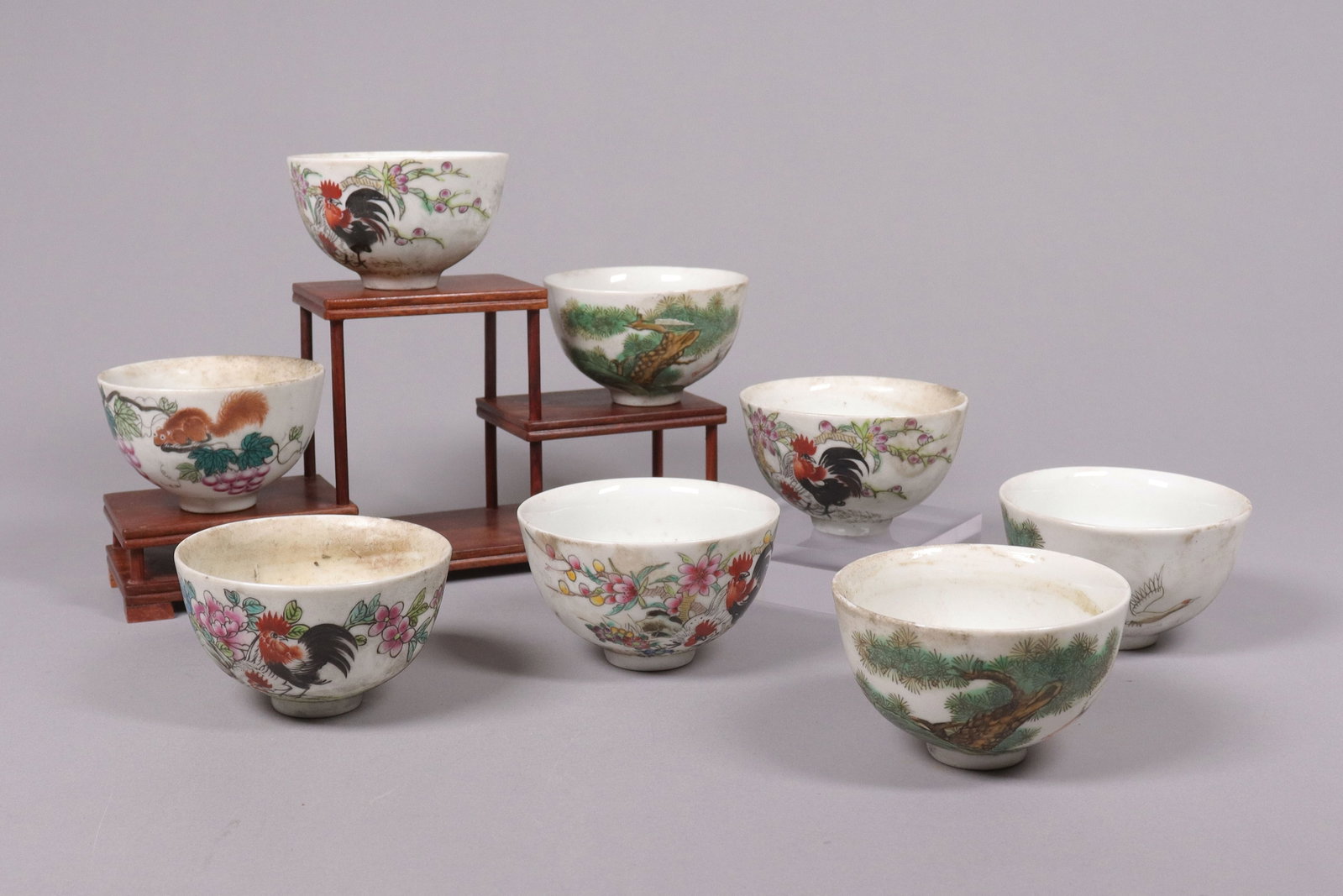 Lots Chinese vintage cups: Lots Chinese vintage cups. Largest H: 2.5" x W: 3.1."
