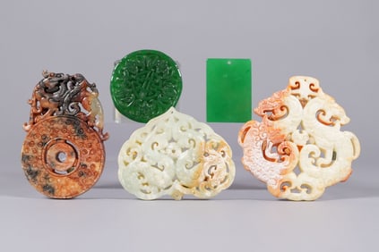 Lots Chinese carvings
