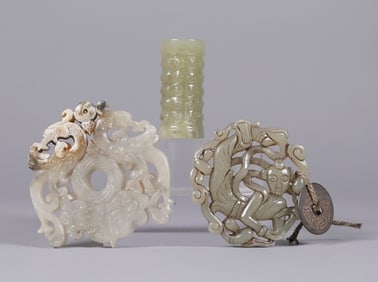 Lots Chinese carvings
