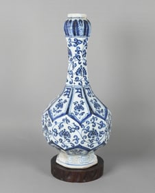Chinese fine b/w vase