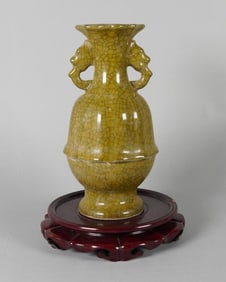 Chinese green crackled vase