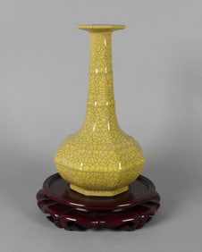 Chinese fine crackled vase