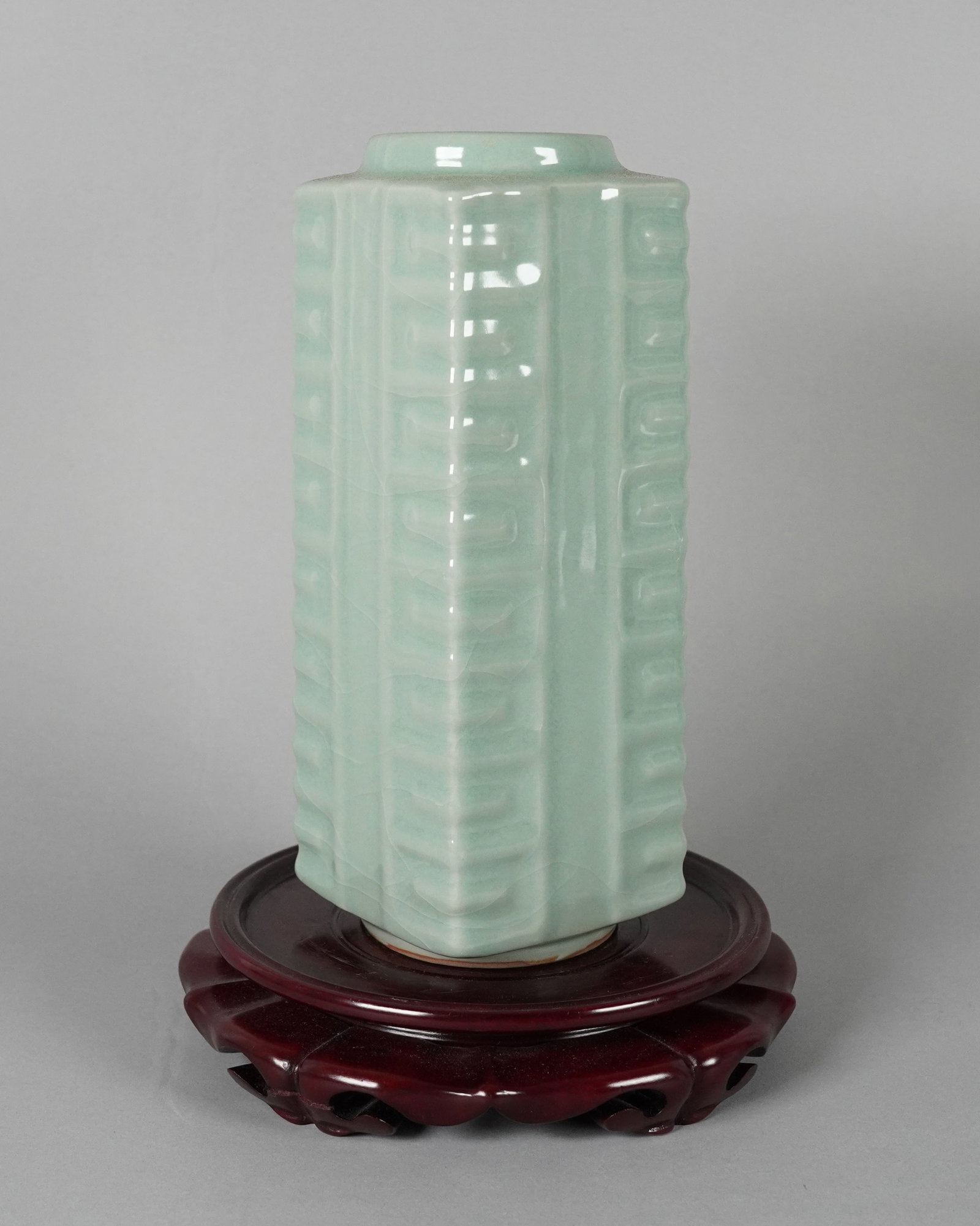 Chinese fine square vase: Chinese fine square vase. H: 9.5" x W: 3.2."