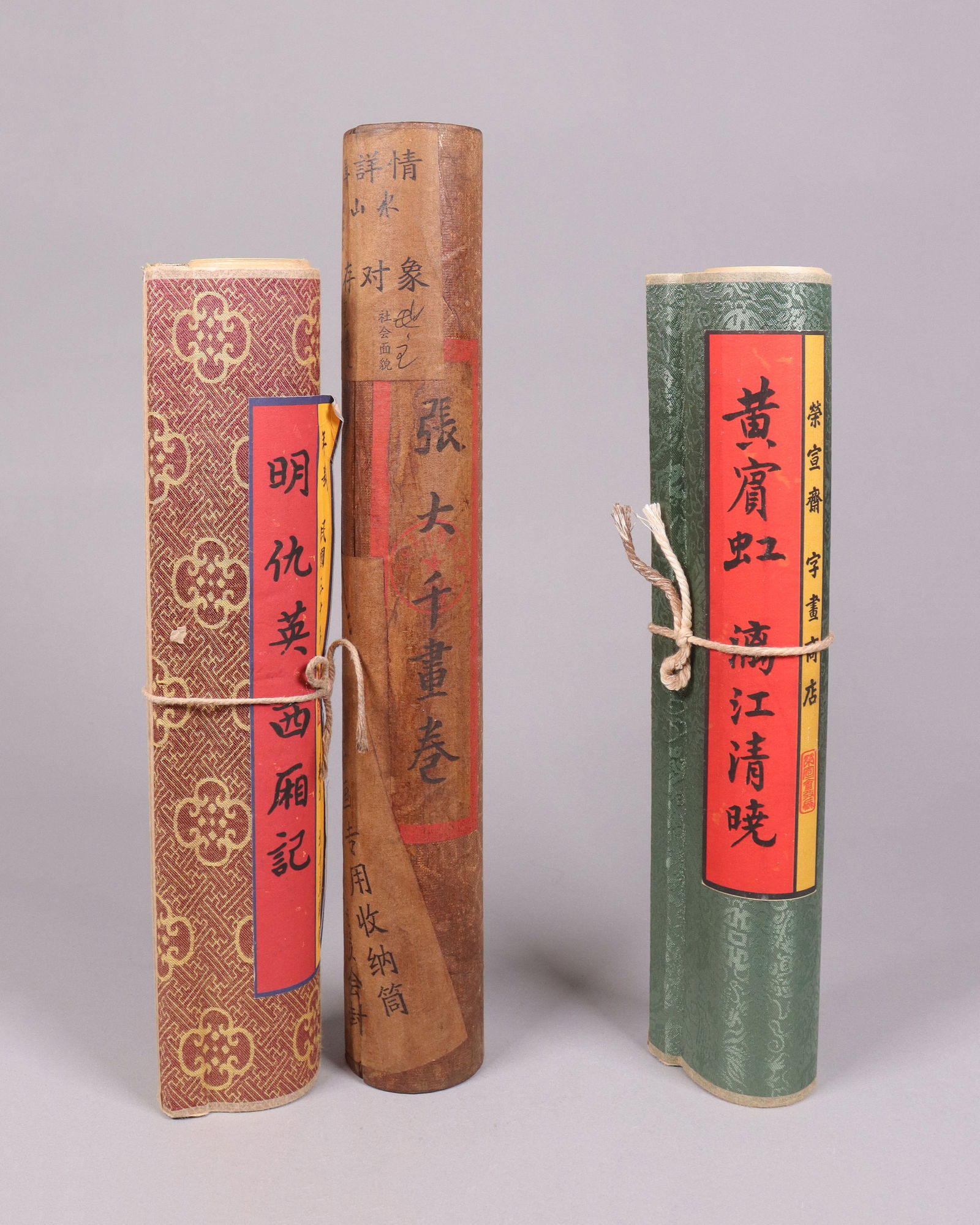 Lots Chinese scrolls: Lots Chinese scrolls.