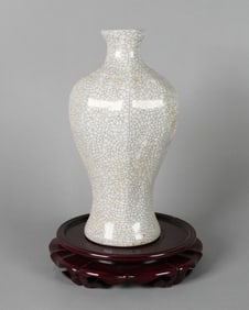 Chinese crackled vase