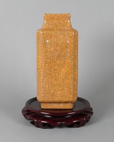 Chinese fine crackled vase