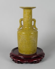 Chinese fine crackled vase
