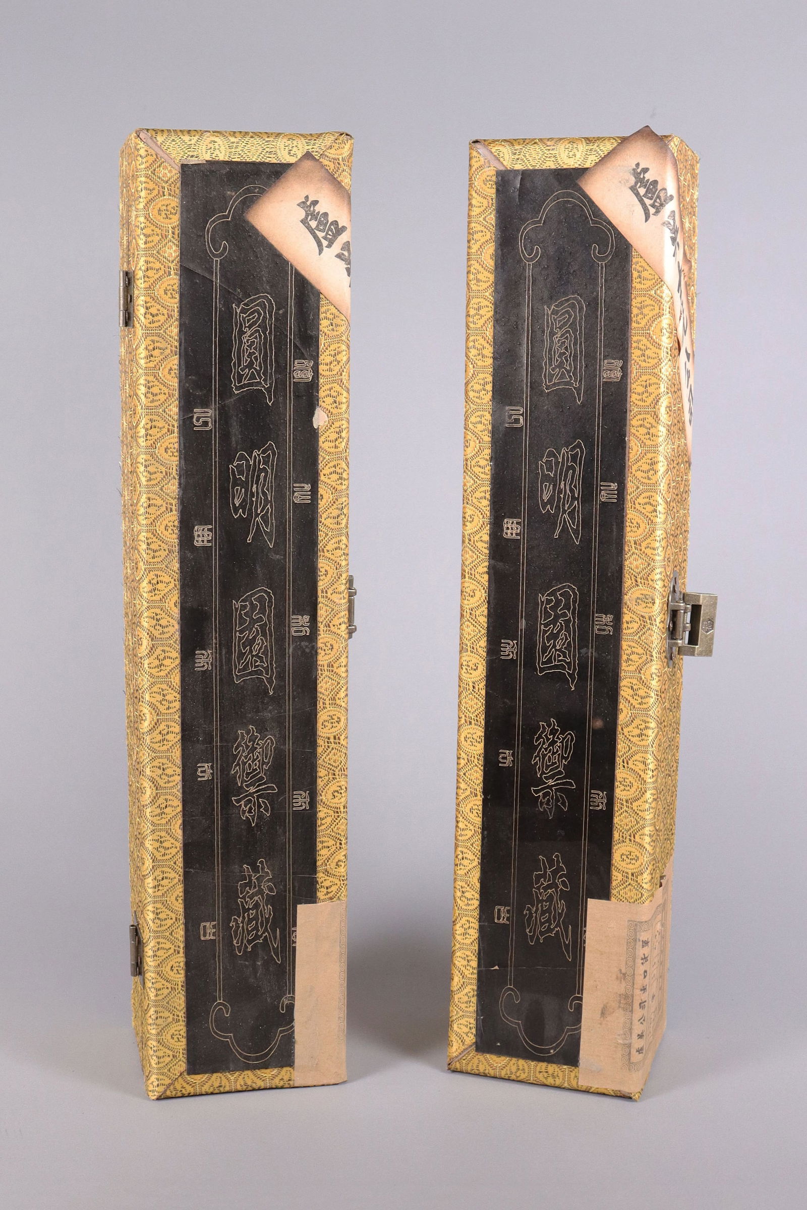 Lots Chinese scrolls in box: Lots Chinese scrolls in box.