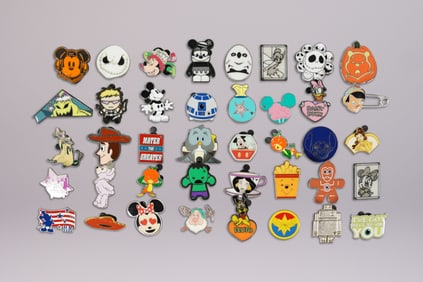 Lots vintage Disney pins