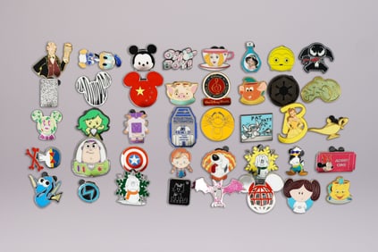 Lots vintage Disney pins