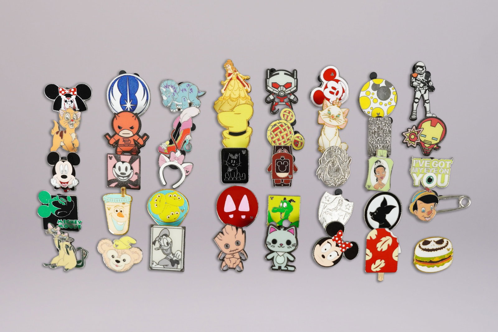 Lots vintage Disney pins: Lots vintate Disney pins.
