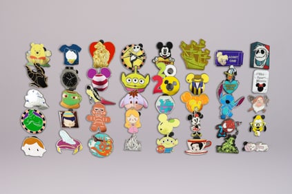 Lots vintage Disney pins