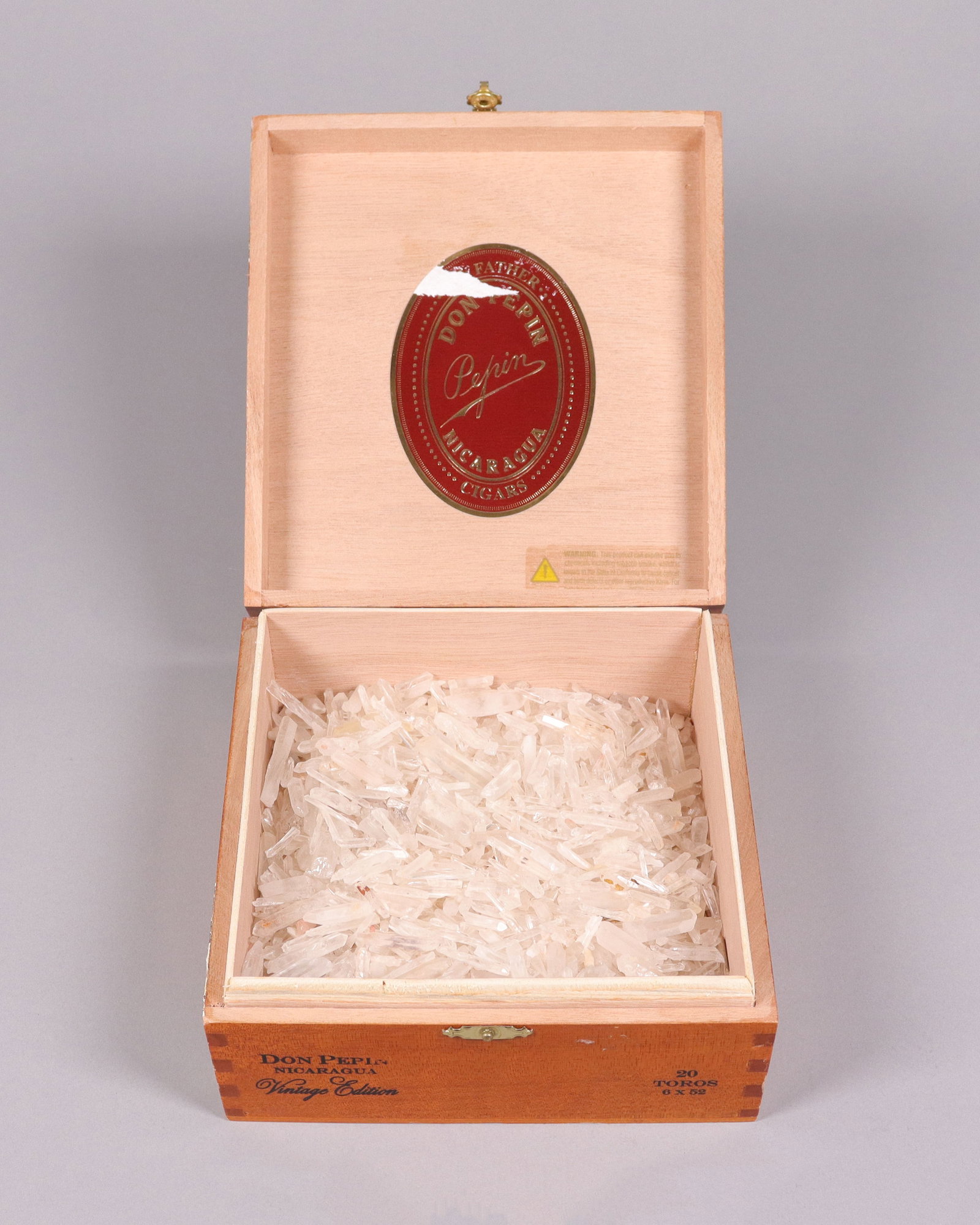 Lots fine specimen in a box: Lots fine specimen in a box.