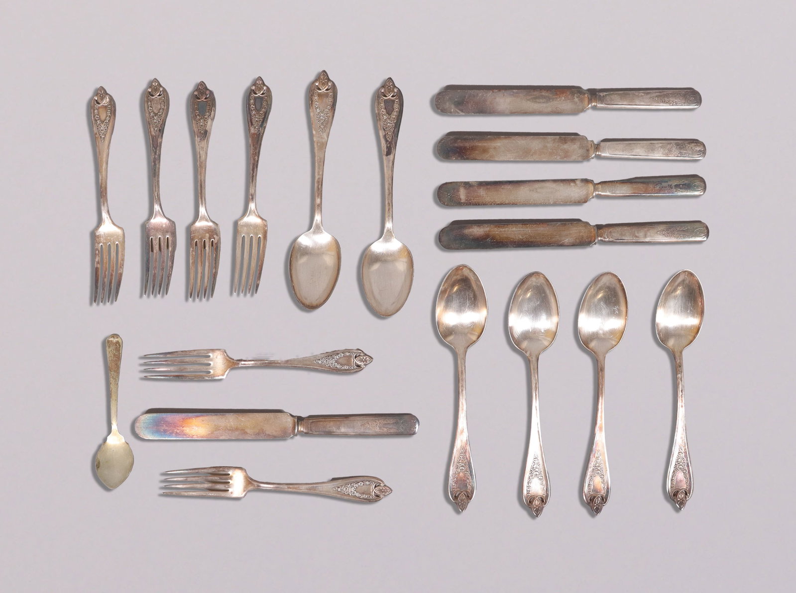 21.05 oz sterling utensils: 21.05 oz antique sterlings utensil. From an estate.