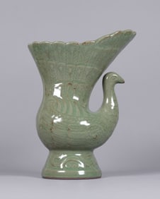 Chinese fine green vase