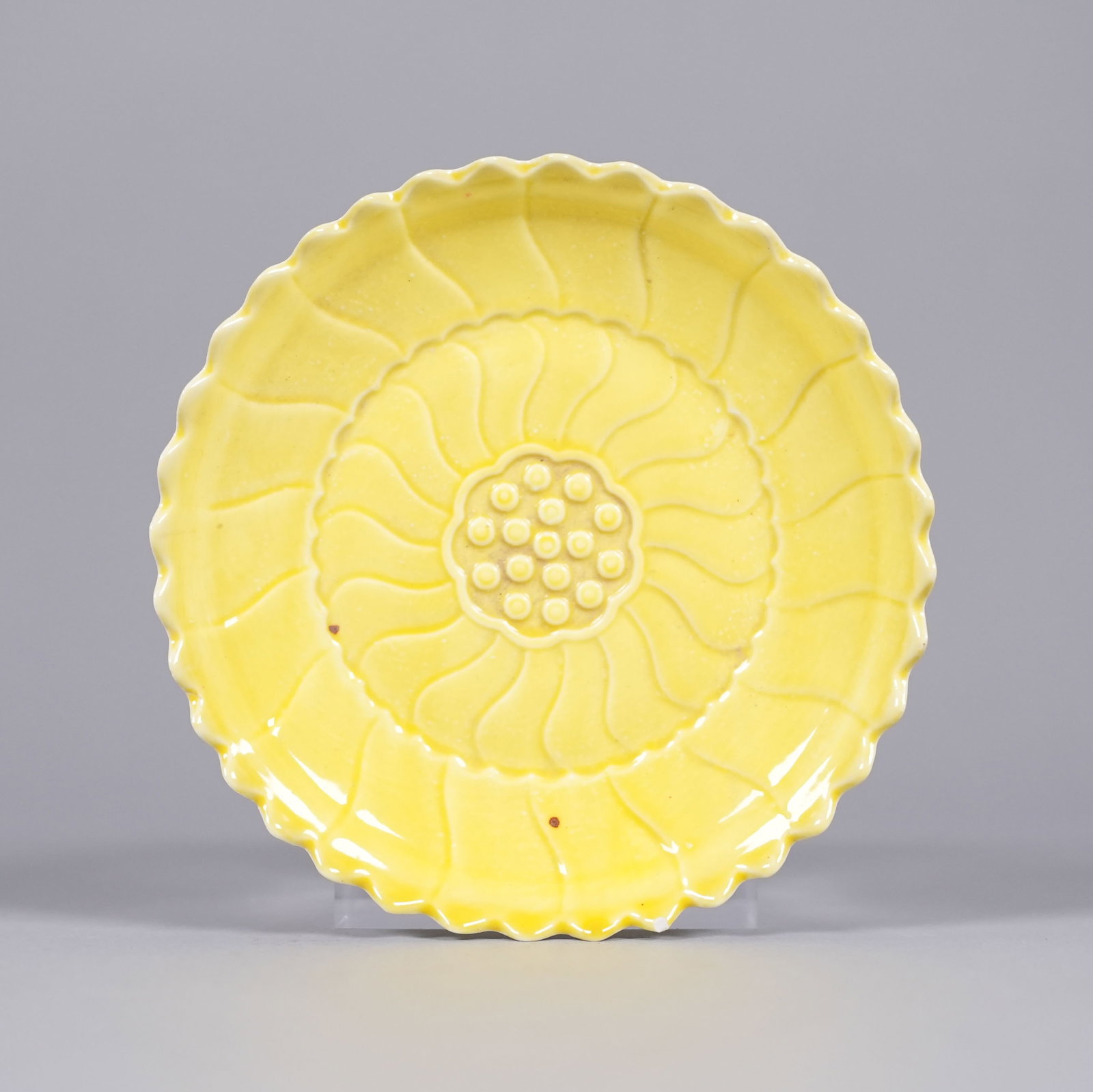 Chinese fine yellow plate: Chinese fine yellow plate, side has damage. Condition selling it as is. All sales are final. H: 1" x W: 5.2."