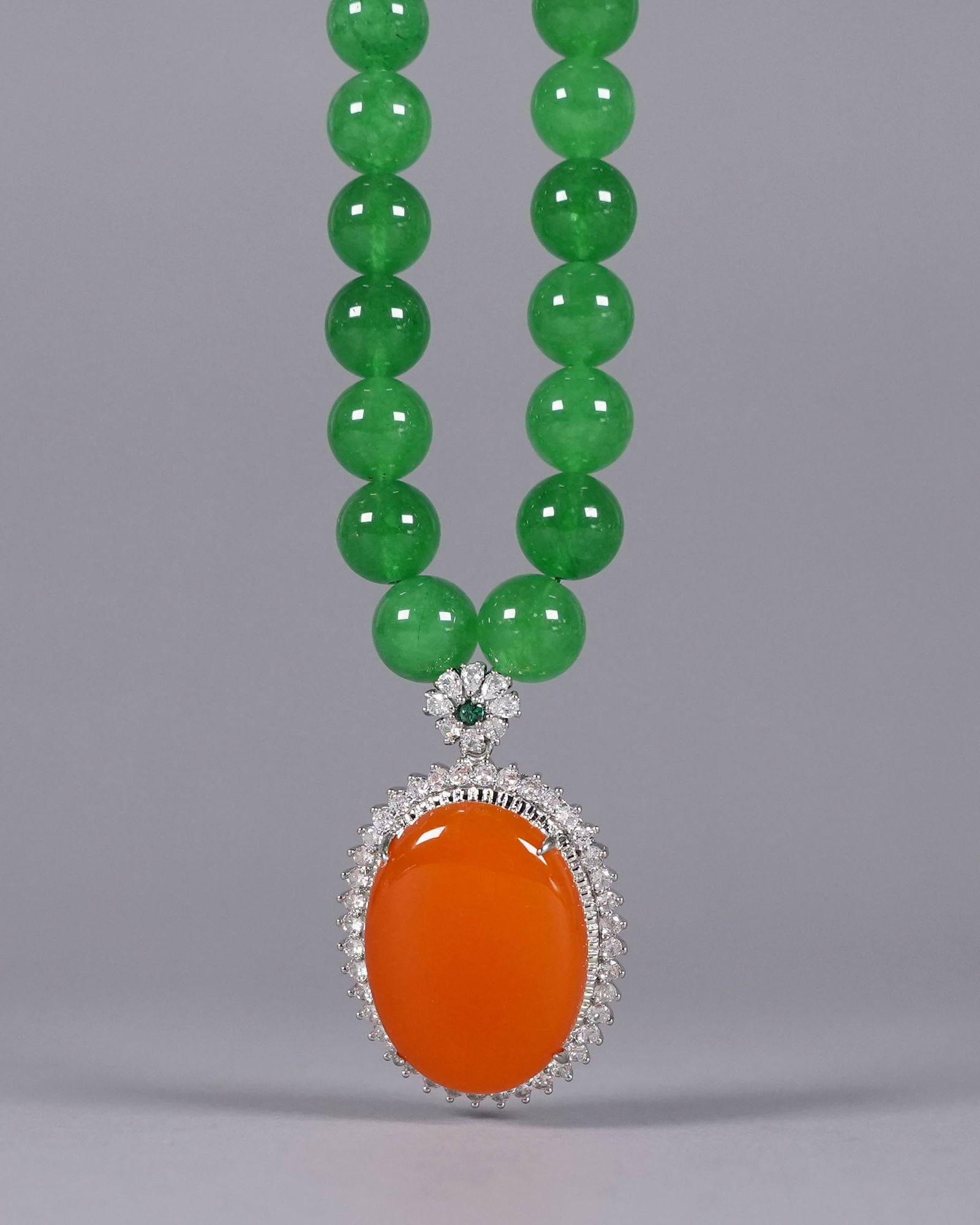 Chinese fine beaded necklace: Chinese fine beaded necklace.