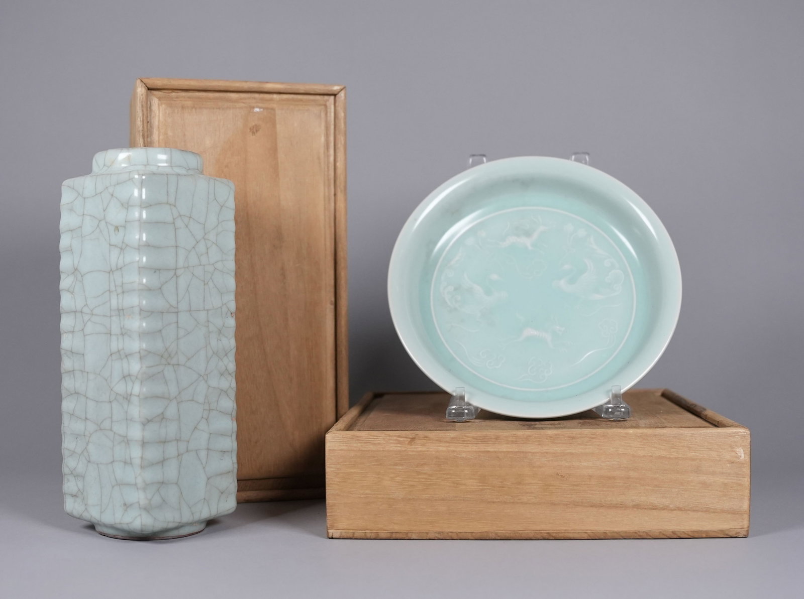 Lots Chinese fine porcelains: Lots Chinese fine porcelains, with wooden box. Largest H: 9.8" x W: 3.3."