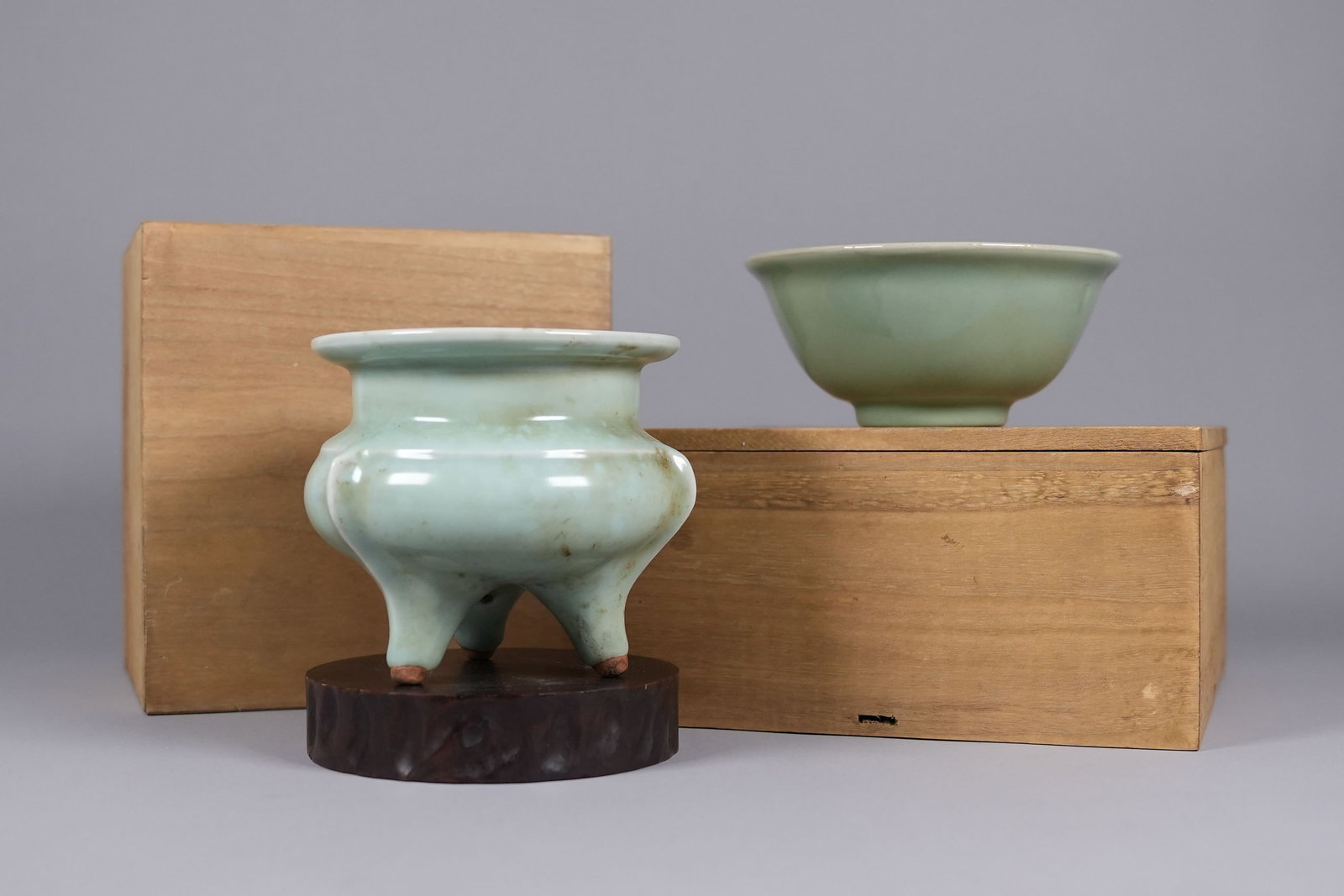 Lots Chinese celadon porcelains: Lots Chinese fine celadon porcelains with wooden box. Largest H: 4.5" x W: 5."