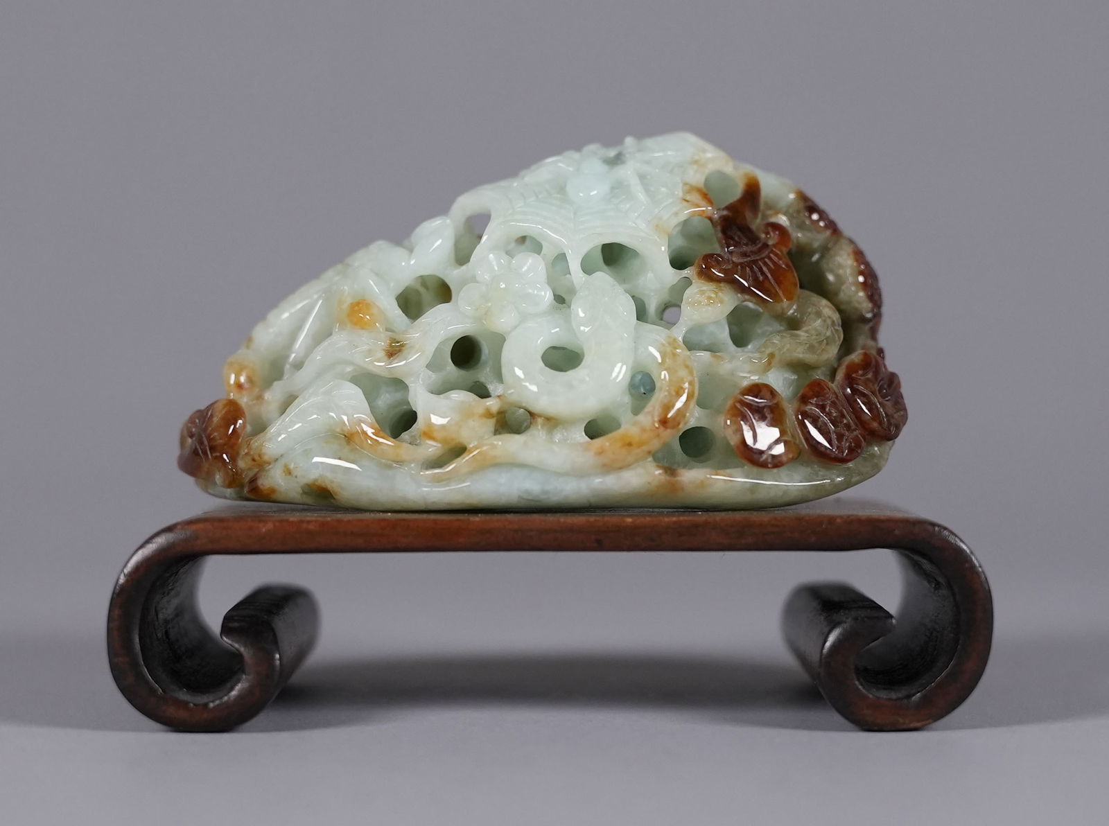 Chinese fine jadeite carving: Chinese fine jadeite carving.