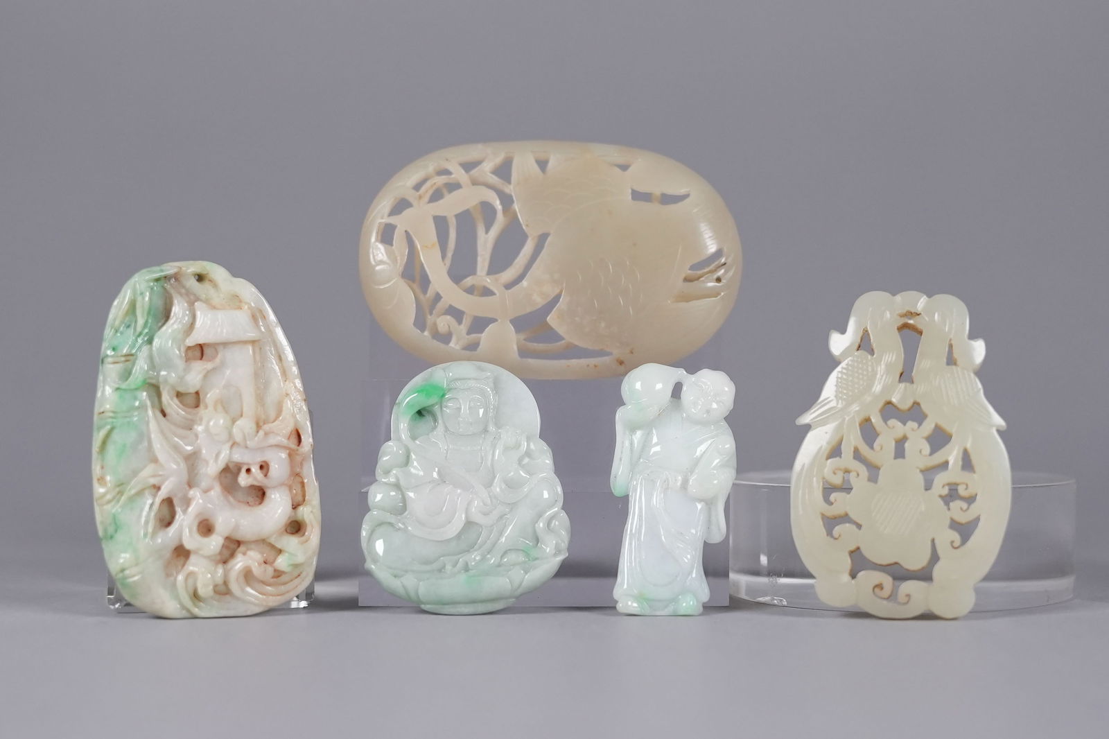 Lots Chinese carvings: Lots Chinese carvings, some are jadeite and jade.