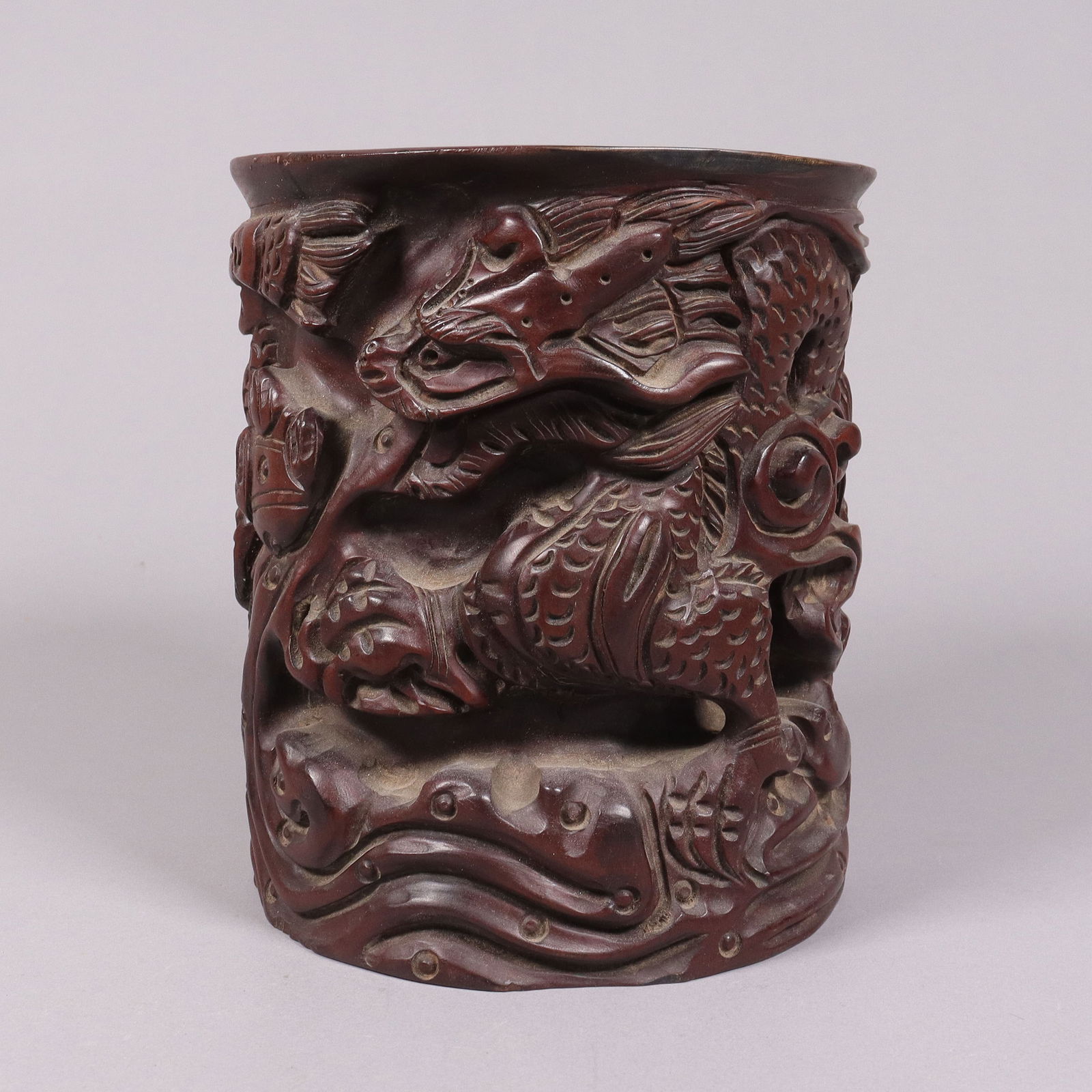 Chinese fine brush pot: Chinese fine brush pot. H: 6.9" x W: 5.9."
