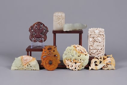 Lots Chinese carvings