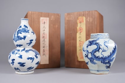 Lots Chinese b/w fine vase with box