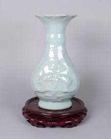 Chinese fine celadon vase