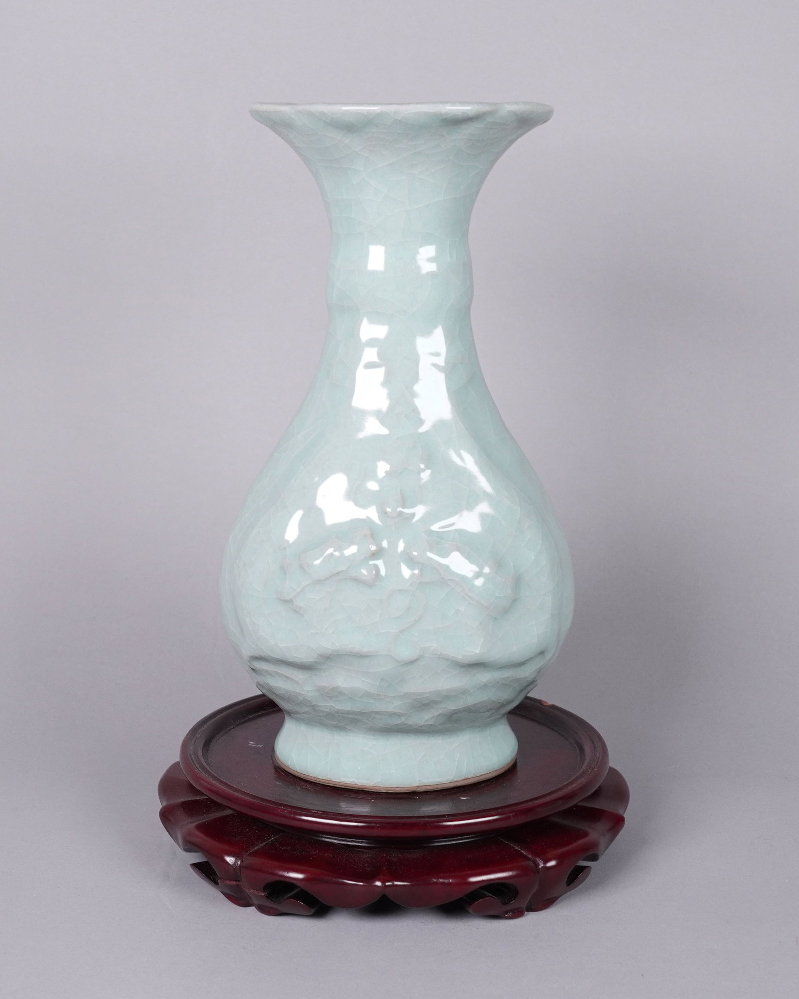 Chinese fine celadon vase: Chinese fine celadon vase. H: 9.5" x W: 5.5."