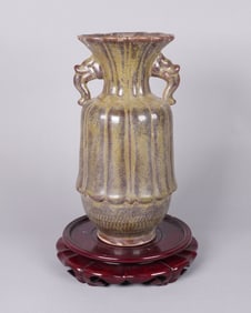Chinese fine handled vase