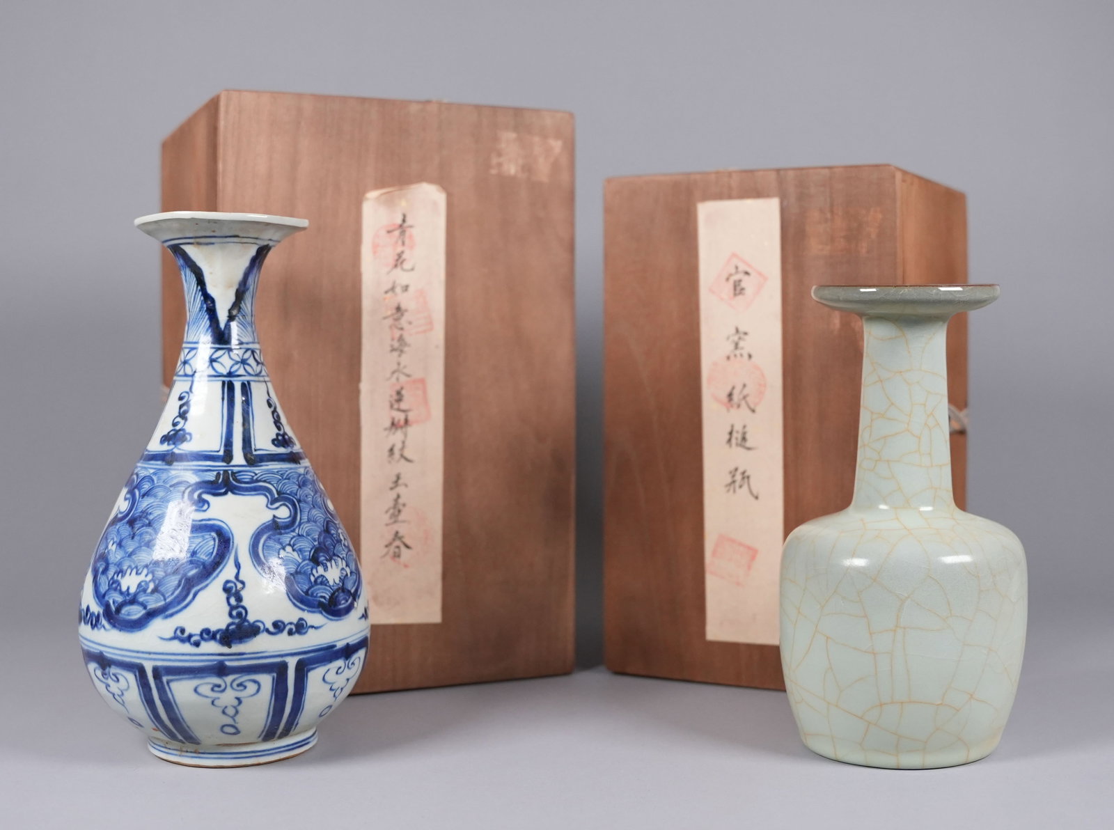 Lots Chinese vase with wooden box: Lots Chinese vase with wooden box. Largest H: 10" x w: 5.5."
