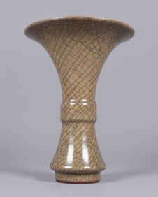 Chinese fine crackled vase
