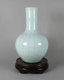 Chinese fine celadon vase