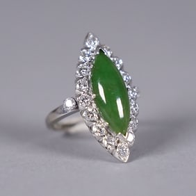 14 kt w/g jadeite ring size 4