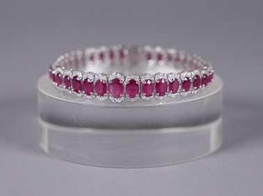 Platinum natural ruby bracelet 15.72 carats