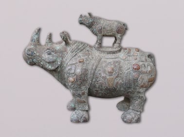 Chinese massive bronze vessel