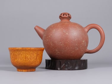 Chinese fine clay teapot with cup