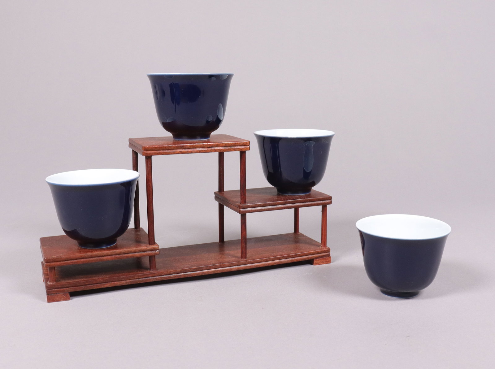 Lots Chinese blue cups: Lots Chinese fine blue cups. H: 2.1" x W: 2.66."