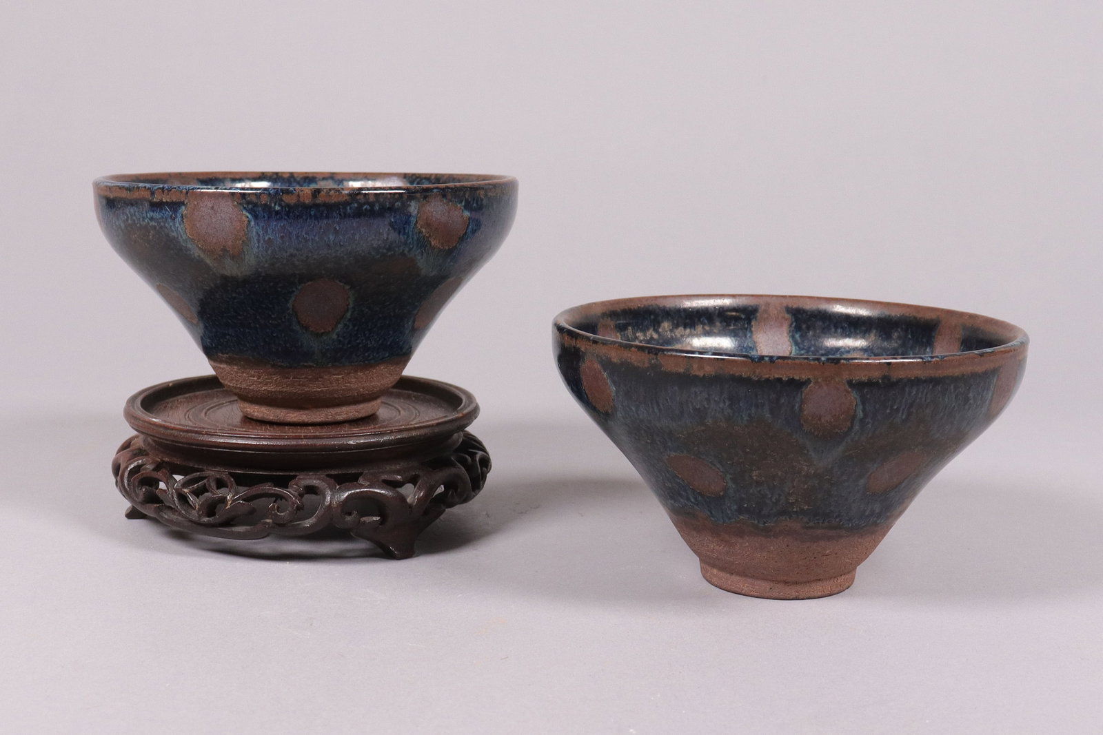 Lots Chinese tea bowls: Lots Chinese fine tea bowls. H: 2.75" x W: 4.9."