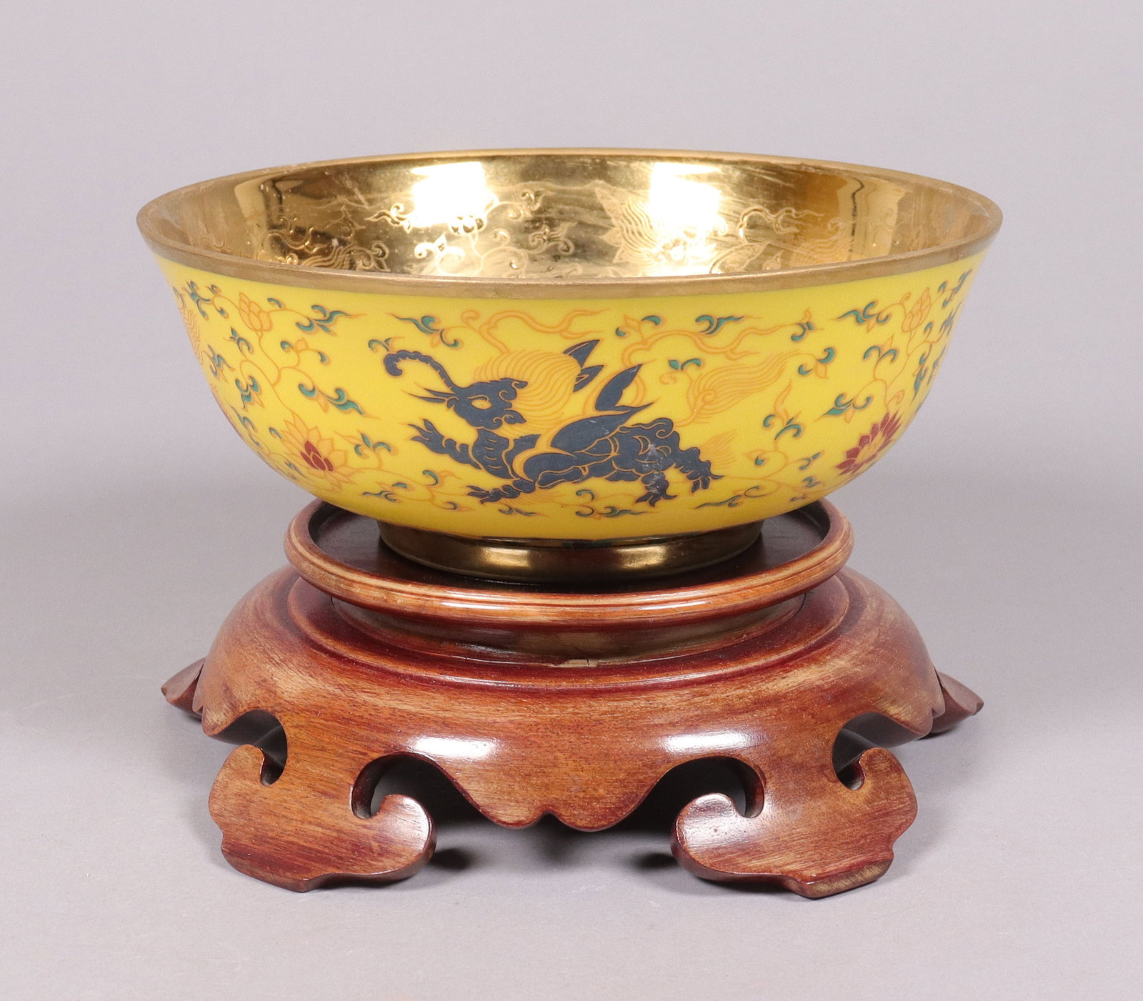 Chinese fine fancy bowl: Chinese fine fancy bowl. H: 3" x W: 7.5."
