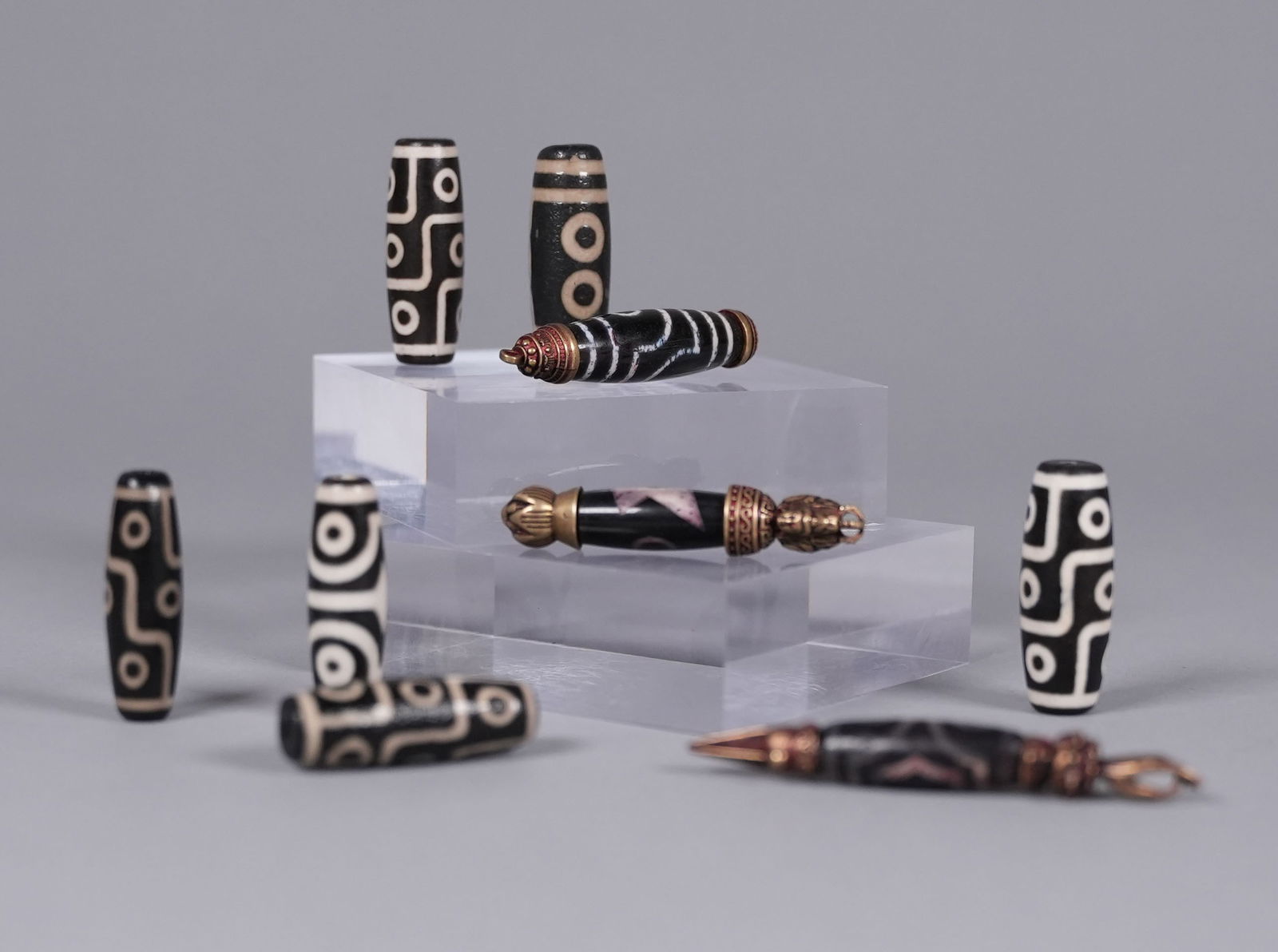 Lots Tibetan dzi beads: Lots Tibetan dzi beads.