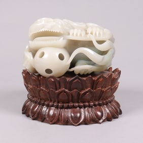 Chinese fine jadeite figure