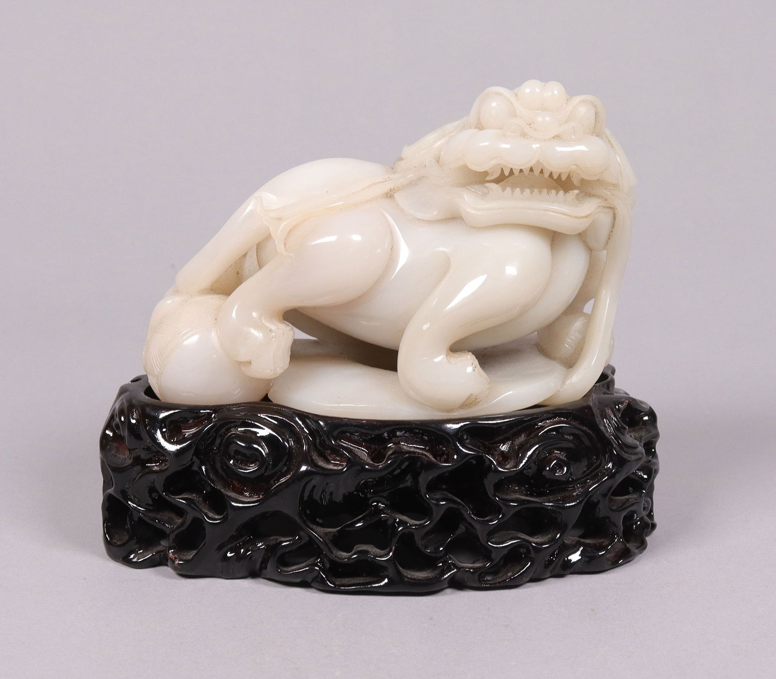 Chinese fine jade beast: Chinese fine jade carved beast, from an important estate. H: 4.5" x W: 6.25."