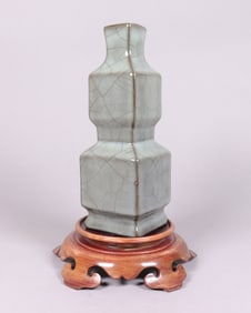 Chinese fine crackled vase